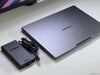 Lenovo Yoga Pro 9i 16IAH G10 Aura Edition junto com a fonte de alimentação de 170 W