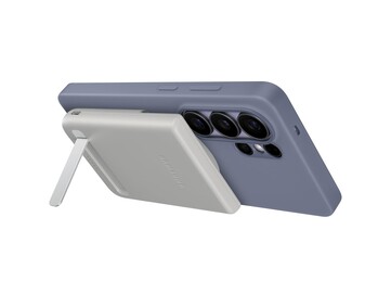 Ele também tem um suporte dobrável para uso com as mãos livres