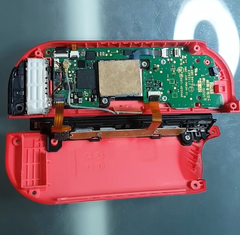 Você pode consertar o temido Joy-Con drift com um pedaço de papelão. (Fonte da imagem: Canal da VK)