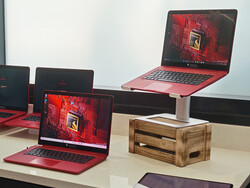 Laptops de referência com Snapdragon X2 Elite (Fonte da imagem: Daniel Schmidt)