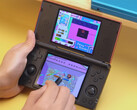 O RG DS da Anbernic rodando Kirby: Canvas Curse. (Fonte da imagem: Anbernic - editado)