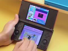 O RG DS da Anbernic rodando Kirby: Canvas Curse. (Fonte da imagem: Anbernic - editado)