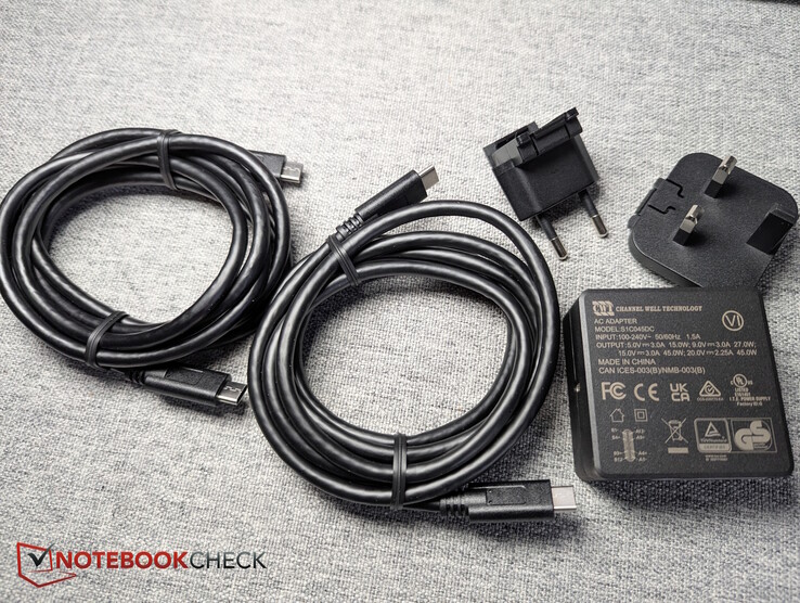 Conteúdo da caixa: 2 cabos USB-C-to-C e 1 adaptador de energia (adaptador UE + Reino Unido)