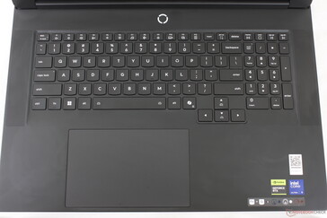 Teclado espaçoso com poucas alterações em relação ao Legion Pro 7 16