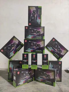 MSI GeForce RTX 4070 Ti Gaming X Trio para venda no mercado chinês. (Fonte da imagem: Baidu via Wccftech)