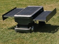 O cortador de grama robotizado SunScout Pro tem painéis solares embutidos. (Fonte de imagem: SunScout)