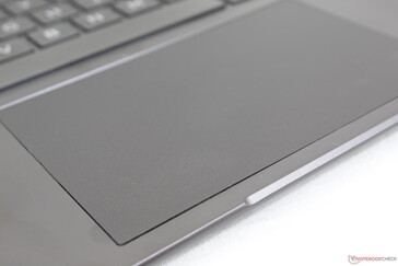 O Clickpad tem o mesmo tamanho de antes a 12,5 x 8 cm. Sua superfície é lisa, mas o clique é um pouco do lado esponjoso