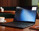 O Dell Pro 5 Series 14 (P514260) apresenta uma tampa superior, um apoio para as mãos e uma tampa inferior em alumínio.