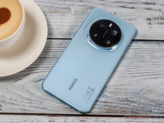 Nenhum smartphone da série Honor Magic7 ficou abaixo de 6,7 polegadas de tamanho de tela, Magic7 Pro na foto. (Fonte da imagem: Notebookcheck)