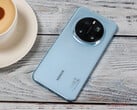 Nenhum smartphone da série Honor Magic7 ficou abaixo de 6,7 polegadas de tamanho de tela, Magic7 Pro na foto. (Fonte da imagem: Notebookcheck)