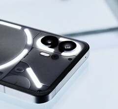 Há rumores de que o Nothing Phone (3) não contará com a interface Glyph, característica da empresa. Foto - Nothing Phone (2) (Fonte da imagem: Nothing)