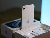 Apple poderia recorrer aos lançamentos anuais do iPhone SE a partir do próximo ano. (Fonte de imagem: AB)