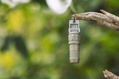 O Olight iUltra vem com um conector USB-C protegido. (Fonte da imagem: Olight)