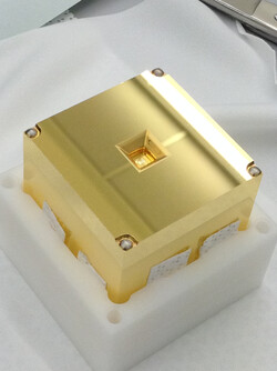 Um cubo feito de ouro e platina torna visíveis as ondas gravitacionais. (Fonte: ESA)