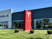 Um centro de serviços da Tesla (Fonte da imagem: Dilip Vishwanat/SLBJ)