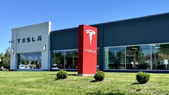 Um centro de serviços da Tesla (Fonte da imagem: Dilip Vishwanat/SLBJ)