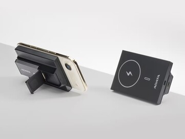 Um suporte integrado faz com que o SR800 possa ser usado com as mãos livres. (Fonte da imagem: Adata)