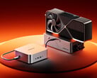O Maco-L 7735U possui portas OCuLink e USB4. Na foto: uma configuração de eGPU com o mini PC.