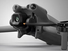 Uma foto promocional do DJI Mini 5 Pro que vazou. (Fonte da imagem: via DroneXL)