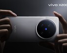 Aqui está a primeira imagem oficial para a imprensa do carro-chefe Vivo X200 com câmera Ultra Zeiss. A data de lançamento já foi confirmada. (Fonte da imagem: Vivo Han Bo Xiao)