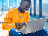 O Inspiron 14 5425 está disponível em Prata Platina com APUs AMD Barcelo. (Fonte de imagem: Dell)