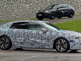 O Mercedes Classe C EQ: Fotos de espionagem do novo sedã elétrico - Avanço em design e alcance. (Fonte da imagem: Andrei Nedelea)A promessa de atualização é significativamente limitada.