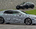 O Mercedes Classe C EQ: Fotos de espionagem do novo sedã elétrico - Avanço em design e alcance. (Fonte da imagem: Andrei Nedelea)A promessa de atualização é significativamente limitada.