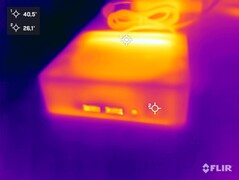 Intel NUC 13 Pro Kit vs. teste de estresse (frente)