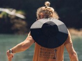 A EcoFlow abre as pré-encomendas de seu PowerHat, projetado para carregar eletrônicos com energia solar em qualquer lugar. (Fonte da imagem: EcoFlow)