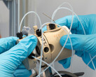 Muitas mangueiras e ainda mais cabos para experimentos automatizados. (Fonte da imagem: Empa)