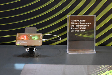 Hollow Knight: Silksong mostrado em execução via GFN em um iPhone 13 Apple