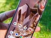 Se o senhor quiser um telefone pequeno com um zoom grande, pense novamente, provavelmente não encontrará um. (Fonte: Notebookcheck)