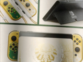 O Nintendo Switch OLED Legend of Zelda: Tears of the Kingdom Edition foi fotografado online (imagem via Reddit)