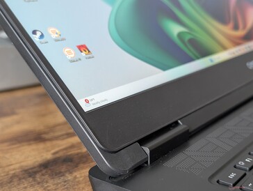 Sem opções de vidro de ponta a ponta, OLED ou tela sensível ao toque para manter os custos baixos