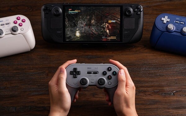 O 8BitDo Pro 3 é compatível com os dispositivos Steam Deck e SteamOS. (Fonte da imagem: 8BitDo)
