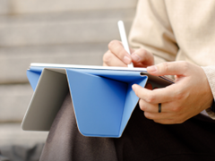 O Dynamic Folio da Moft (foto) pode ser dobrado para apoiar um iPad em mais de 20 ângulos diferentes. (Imagem via Moft)