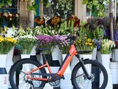 A e-bike Momentum Vida E+ oferece uma autonomia total de 88,5 km com uma única carga (Fonte da imagem: Momentum)