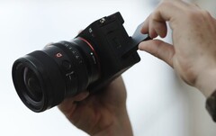 A mais recente adição da Sony à sua linha de câmeras full-frame compactas é a A7C R de 61 MP, voltada para a fotografia de alta qualidade. (Fonte da imagem: Sony)