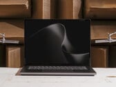 O Surface Laptop Ultra possui uma tela Mini LED de 15 polegadas.