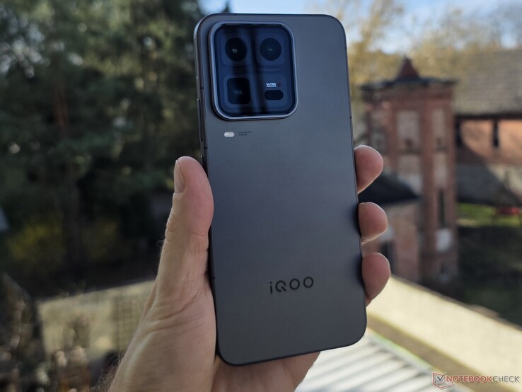 Análise do smartphone Vivo iQOO 15 Ultra