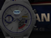 O relógio Casio Edifice x Nismo ECB-S10NIS-7A apresenta um logotipo que brilha no escuro. (Fonte da imagem: Casio)
