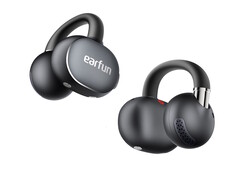 Os fones de ouvido EarFun Clip 2 se prendem às orelhas para oferecer tradução de IA e reprodução de música com resolução. (Fonte da imagem: EarFun)