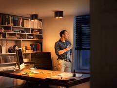 O novo refletor Philips Hue Pillar é mais brilhante do que o modelo original. (Fonte da imagem: Philips Hue)