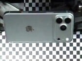 Um grande vazamento do site Apple oferece uma suposta primeira imagem do iPhone 18 Pro. Também vazaram imagens do interior do aparelho.
