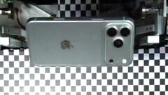 Um grande vazamento do site Apple oferece uma suposta primeira imagem do iPhone 18 Pro. Também vazaram imagens do interior do aparelho.