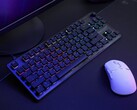 Teclado para jogos Turtle Beach Vulcan II TKL ao lado do mouse em um desktop