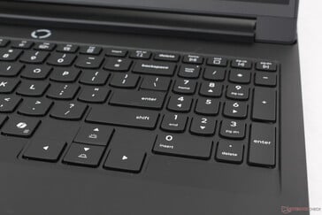 As teclas do Numpad são mais estreitas do que as teclas QWERTY principais, enquanto as teclas de seta são maiores