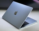 O SoC M4 com resfriamento passivo faz com que a concorrência pareça velha - Apple Análise do MacBook Air 13 M4 de entrada