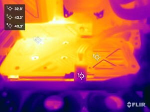 O Zotac GeForce RTX 5060 AMP no teste de estresse