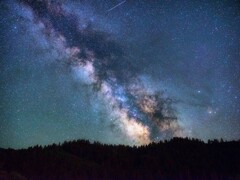 Uma imagem mostrando a Via Láctea a partir da Terra. (Fonte da imagem: Pexels - Pixabay)